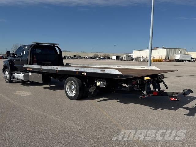 Ford F-750 Samochody ratownicze pomocy drogowej