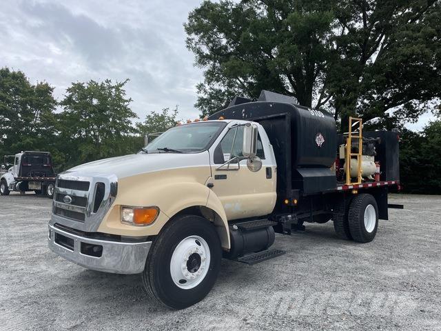 Ford F-750 Cysterna