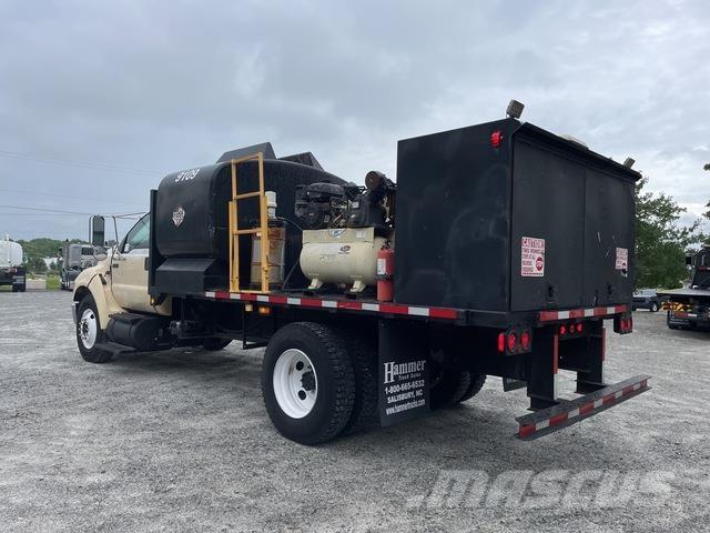 Ford F-750 Cysterna