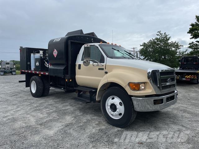 Ford F-750 Cysterna
