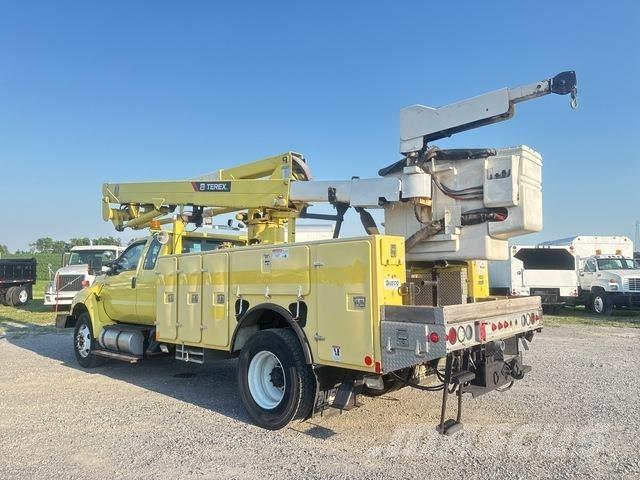 Ford F-750 Podnośniki koszowe
