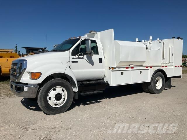 Ford F-750 Cysterna