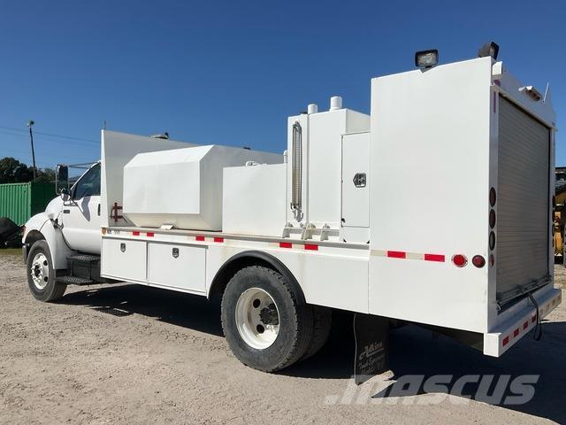 Ford F-750 Cysterna