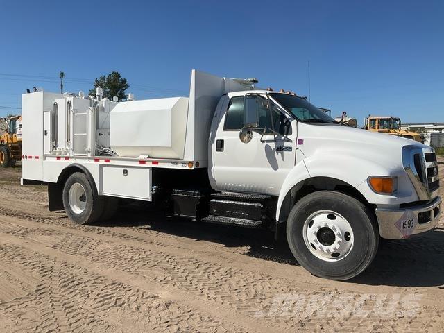 Ford F-750 Cysterna