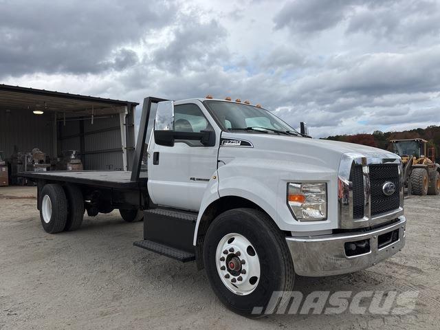 Ford F-750 Ciężarówki typu Platforma / Skrzynia