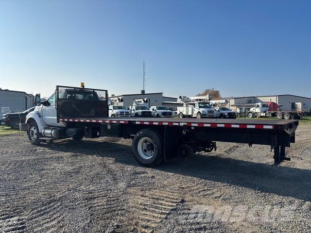 Ford F-750 Ciężarówki typu Platforma / Skrzynia