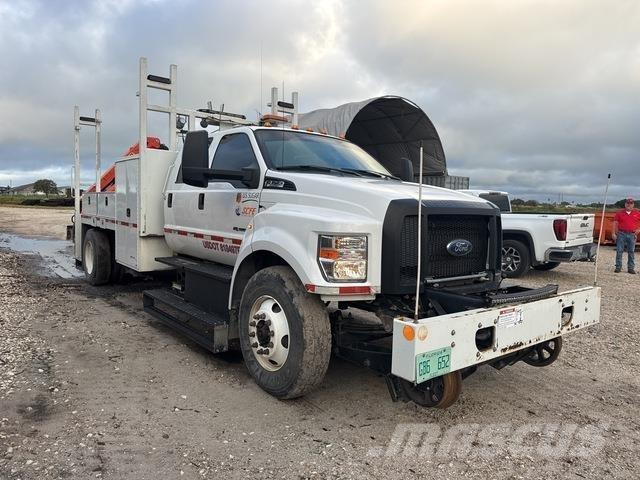 Ford F-750 XL Inne