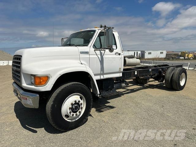 Ford F-800 Kabiny i wnętrze