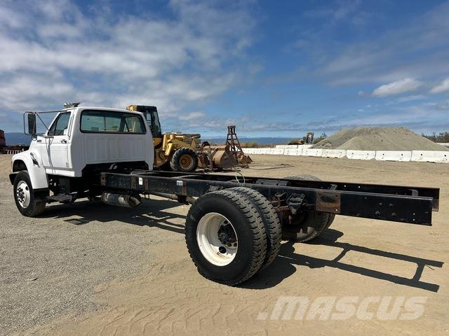 Ford F-800 Kabiny i wnętrze