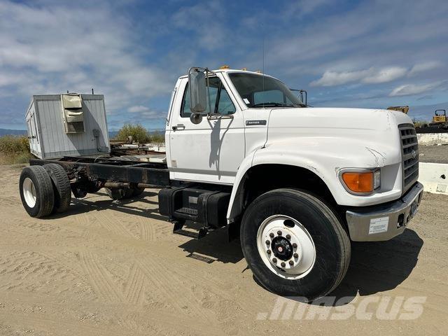 Ford F-800 Kabiny i wnętrze