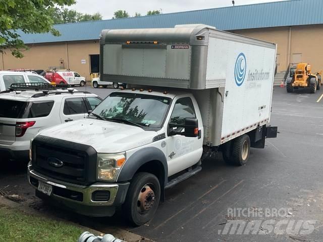 Ford F550 Samochody ciężarowe ze skrzynią zamkniętą