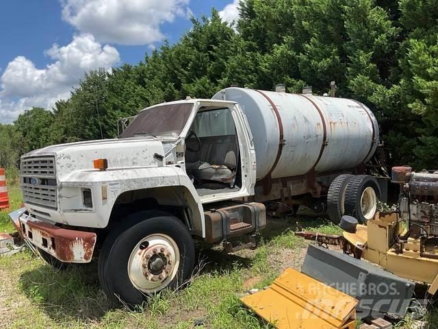 Ford F700 Cysterna