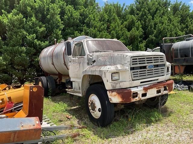Ford F700 Cysterna