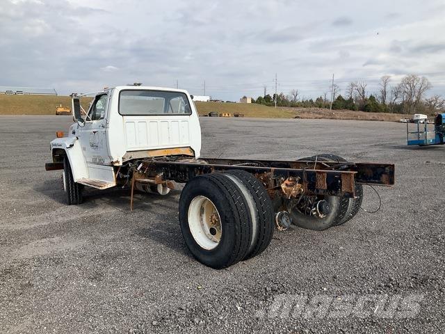Ford F700 Kabiny i wnętrze