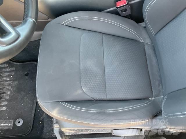 Ford Kuga Samochody osobowe