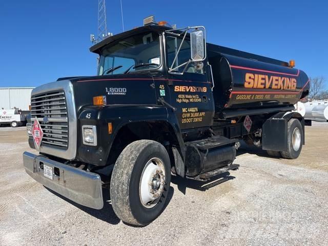 Ford L8000 Cysterna