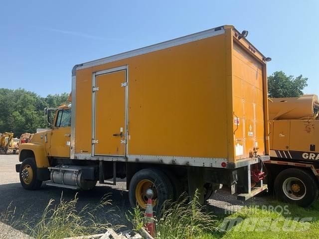 Ford L8000 Pojazdy komunalne