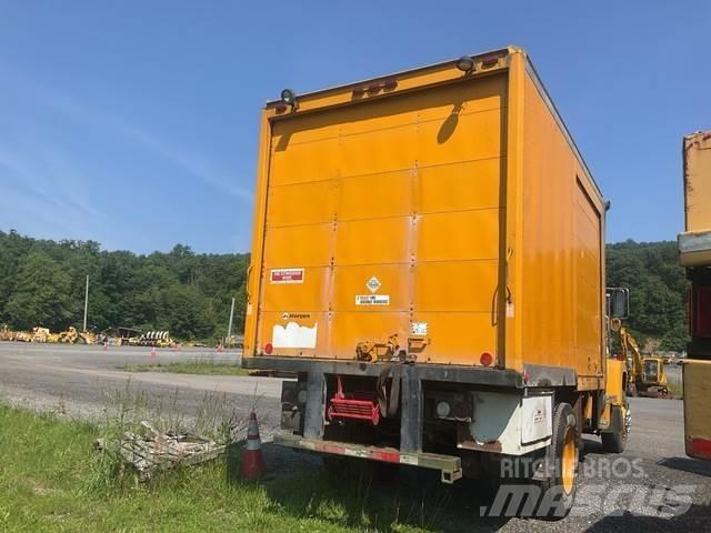 Ford L8000 Pojazdy komunalne
