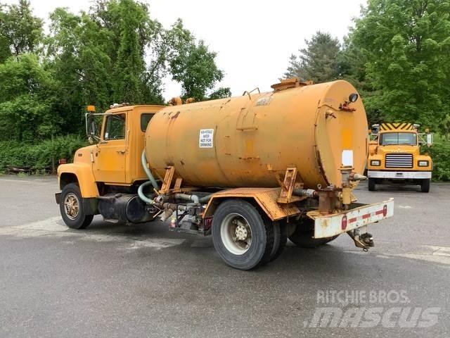 Ford L8000 Polewaczki