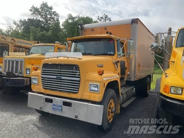 Ford L8000F Samochody ciężarowe ze skrzynią zamkniętą