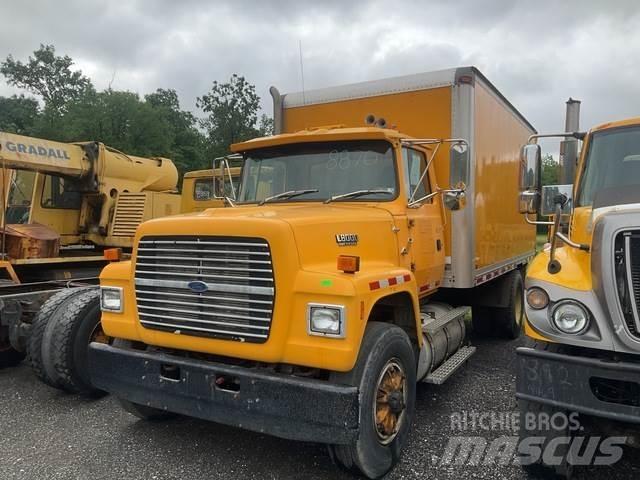 Ford L8000F Samochody ciężarowe ze skrzynią zamkniętą