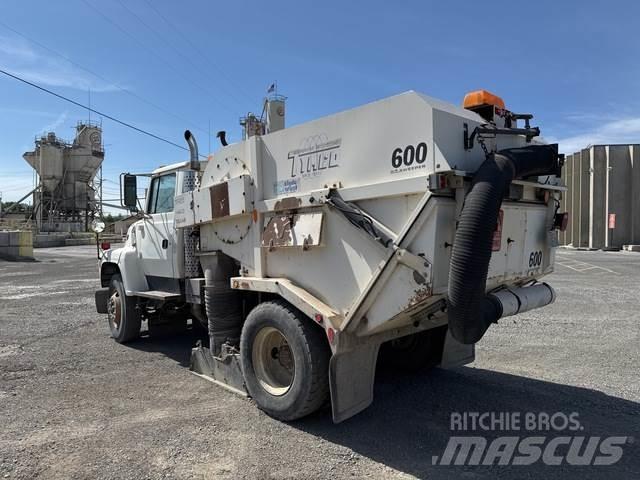 Ford LN7000 Zamiatarki