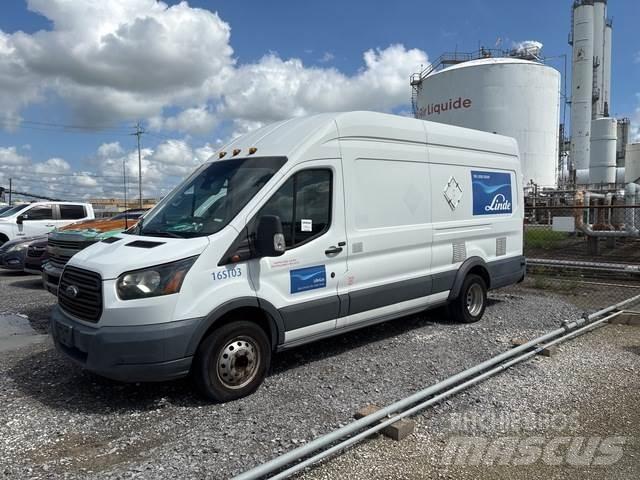 Ford Transit Samochody ciężarowe ze skrzynią zamkniętą