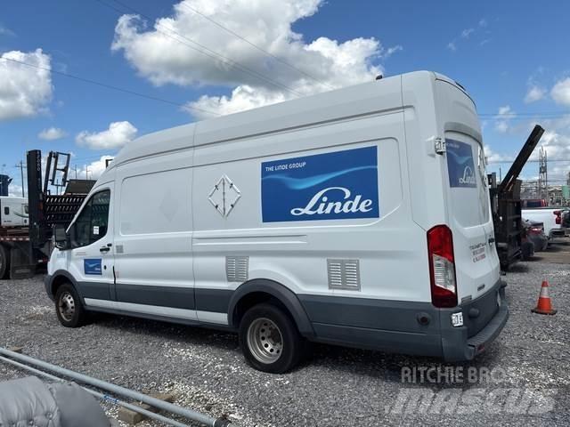 Ford Transit Samochody ciężarowe ze skrzynią zamkniętą