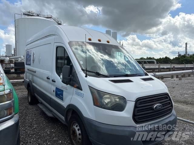 Ford Transit Samochody ciężarowe ze skrzynią zamkniętą