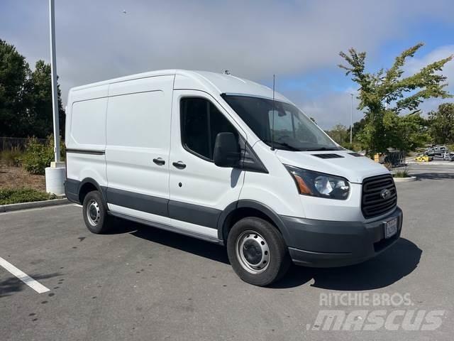 Ford Transit Busy / Vany