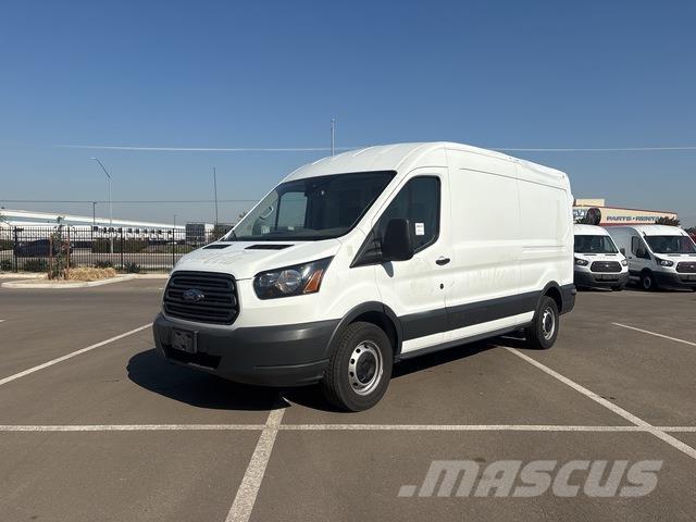 Ford Transit Busy / Vany
