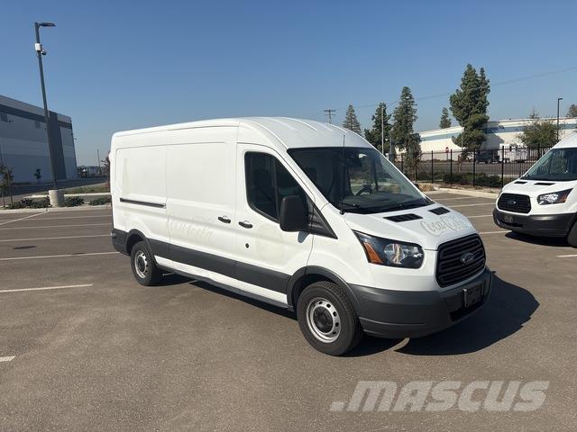 Ford Transit Busy / Vany