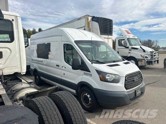 Ford Transit Busy / Vany