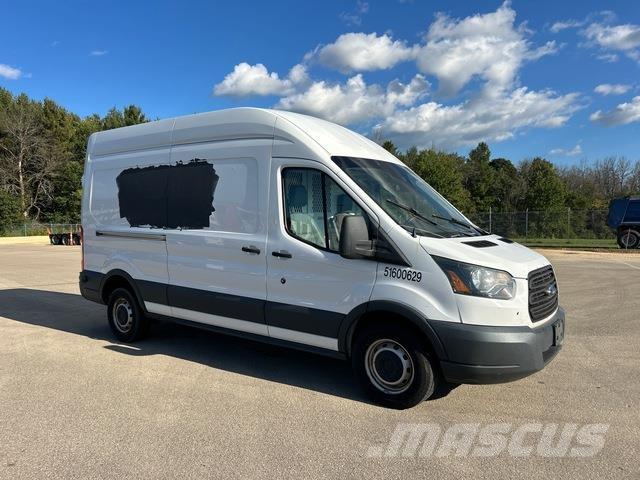 Ford Transit Busy / Vany