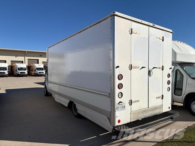 Ford Transit Samochody dostawcze ze skrzynią zamkniętą