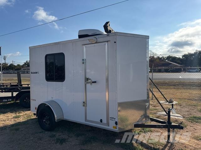 Forest River  Przyczepy ze skrzynią zamkniętą