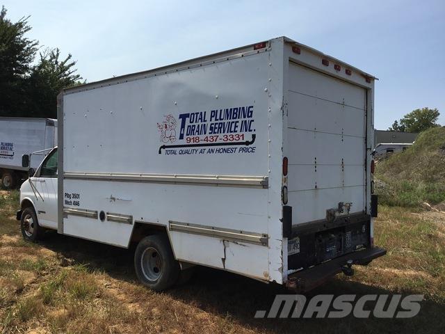 GMC 3500 Samochody ciężarowe ze skrzynią zamkniętą
