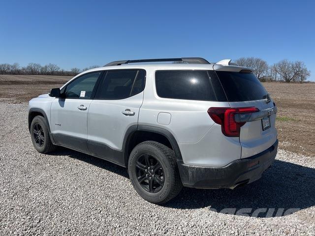 GMC Acadia Samochody osobowe
