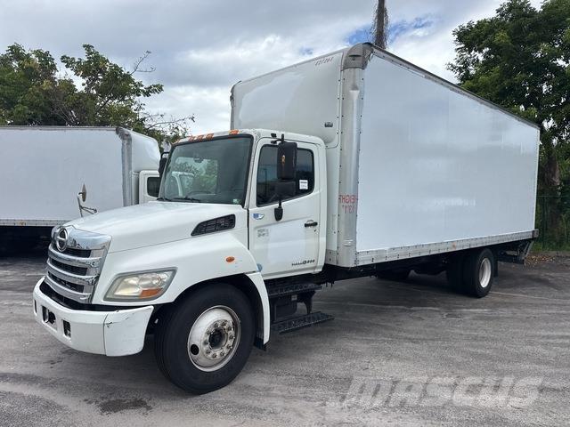 Hino  Samochody ciężarowe ze skrzynią zamkniętą