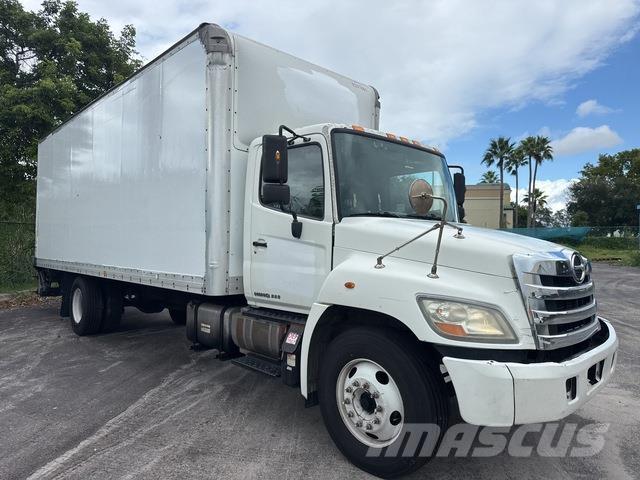 Hino  Samochody ciężarowe ze skrzynią zamkniętą