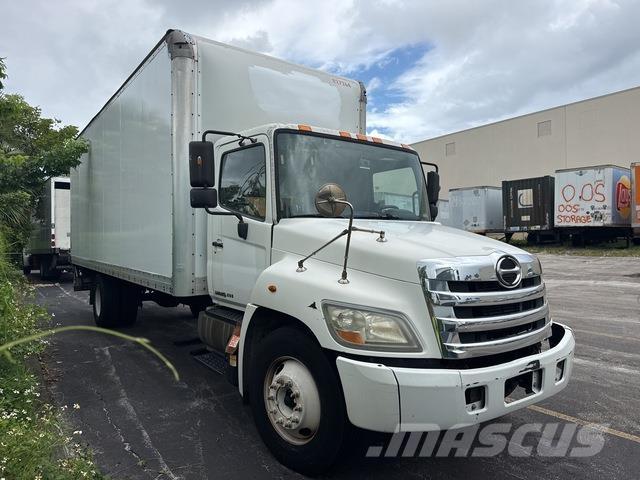 Hino 238 Samochody ciężarowe ze skrzynią zamkniętą