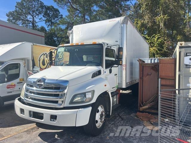 Hino 238 Samochody ciężarowe ze skrzynią zamkniętą