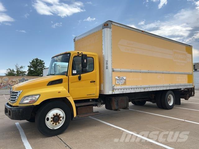 Hino 268 Samochody ciężarowe ze skrzynią zamkniętą