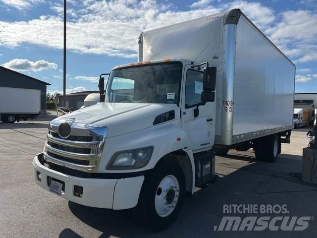 Hino 268 Samochody ciężarowe ze skrzynią zamkniętą