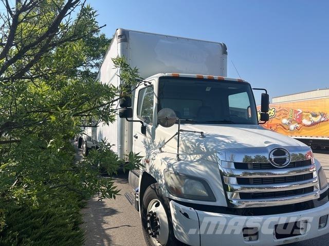 Hino 268 Samochody ciężarowe ze skrzynią zamkniętą