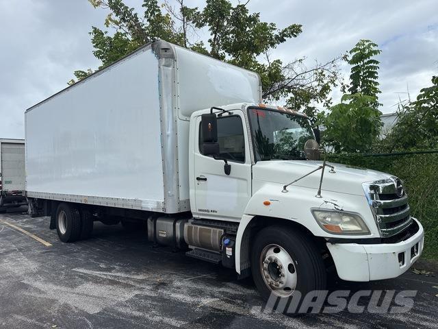 Hino 268 Samochody ciężarowe ze skrzynią zamkniętą