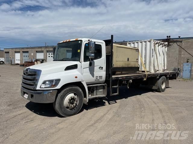Hino 308 Ciężarówki typu Platforma / Skrzynia