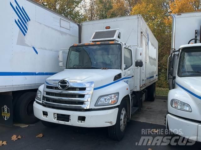 Hino 338 Samochody ciężarowe ze skrzynią zamkniętą