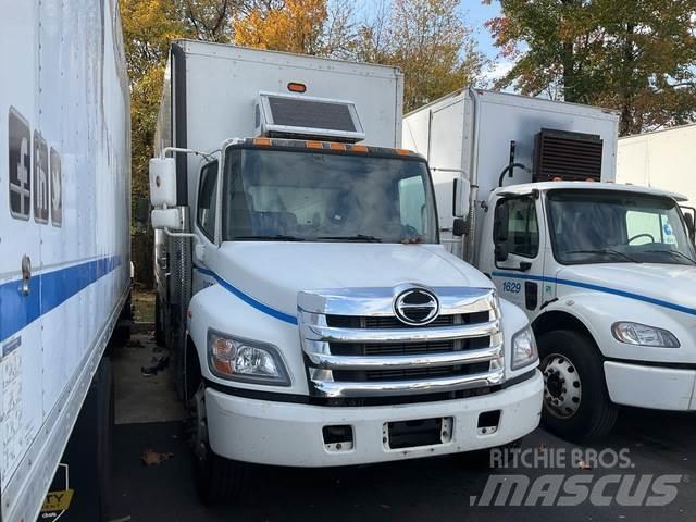 Hino 338 Samochody ciężarowe ze skrzynią zamkniętą