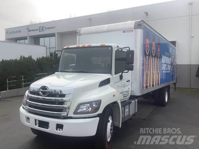 Hino 338 Samochody ciężarowe ze skrzynią zamkniętą